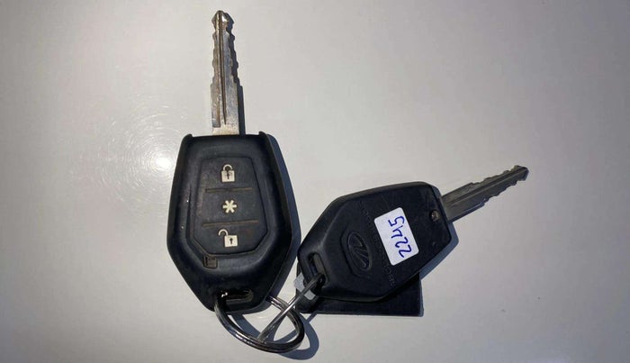 2016 Mahindra TUV300 T8, Diesel, Manual, 45,428 km, Key Close Up