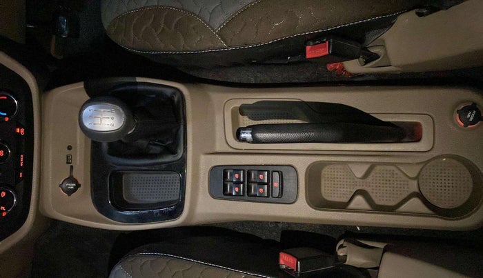 2016 Mahindra TUV300 T8, Diesel, Manual, 45,428 km, Gear Lever
