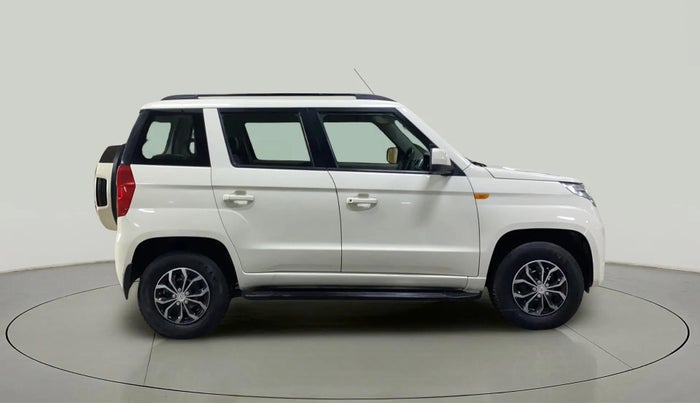 2016 Mahindra TUV300 T8, Diesel, Manual, 45,428 km, Right Side View