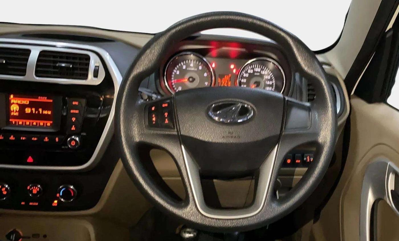 2016 Mahindra TUV300 T8, Diesel, Manual, 45,428 km, Steering Wheel Close Up