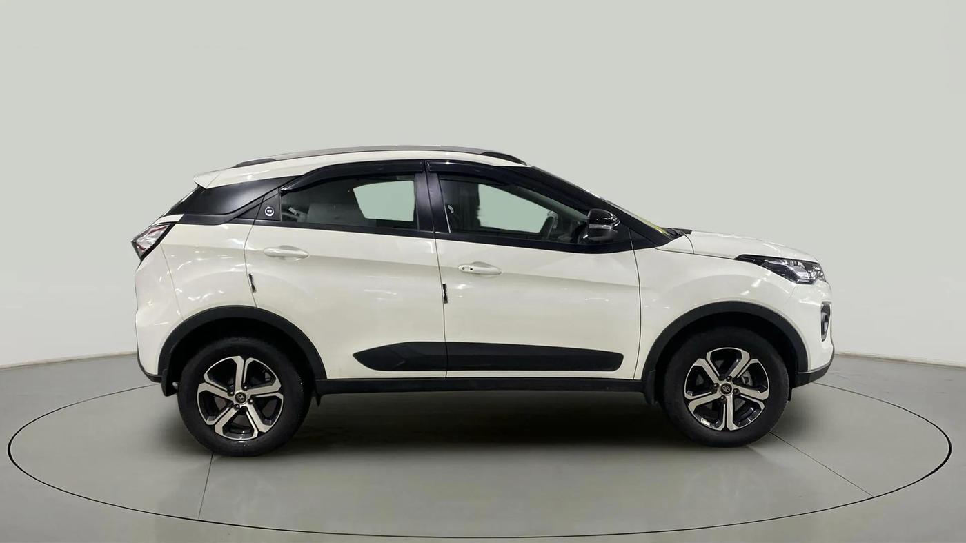 2023 Tata NEXON XZA PLUS SUNROOF PETROL, Petrol, Automatic, 10,637 km, Right Side View