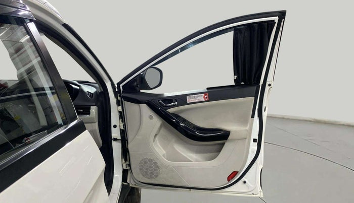 2023 Tata NEXON XZA PLUS SUNROOF PETROL, Petrol, Automatic, 10,637 km, RHS Front Door
