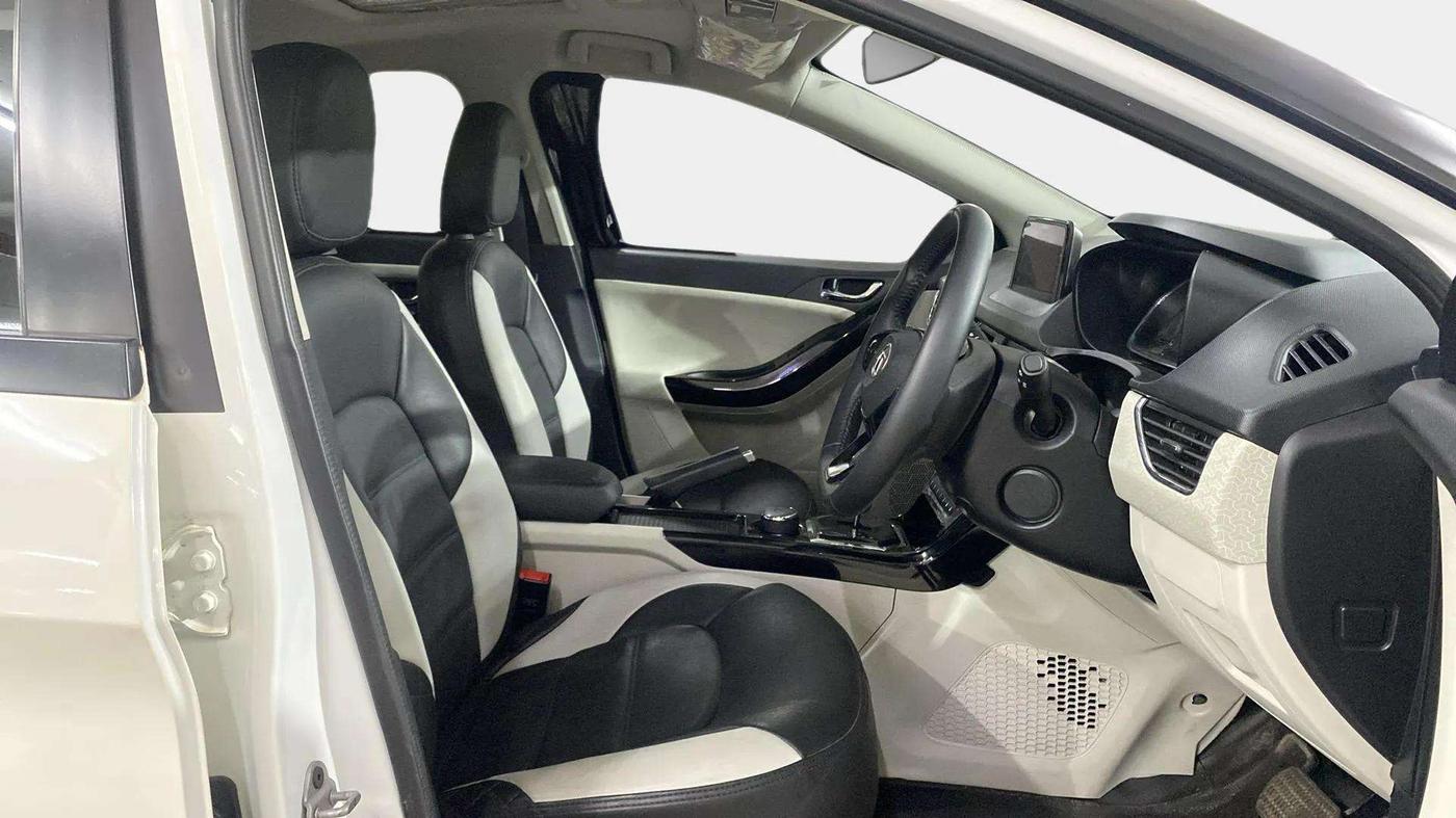 2023 Tata NEXON XZA PLUS SUNROOF PETROL, Petrol, Automatic, 10,637 km, Right Side Front Door Cabin