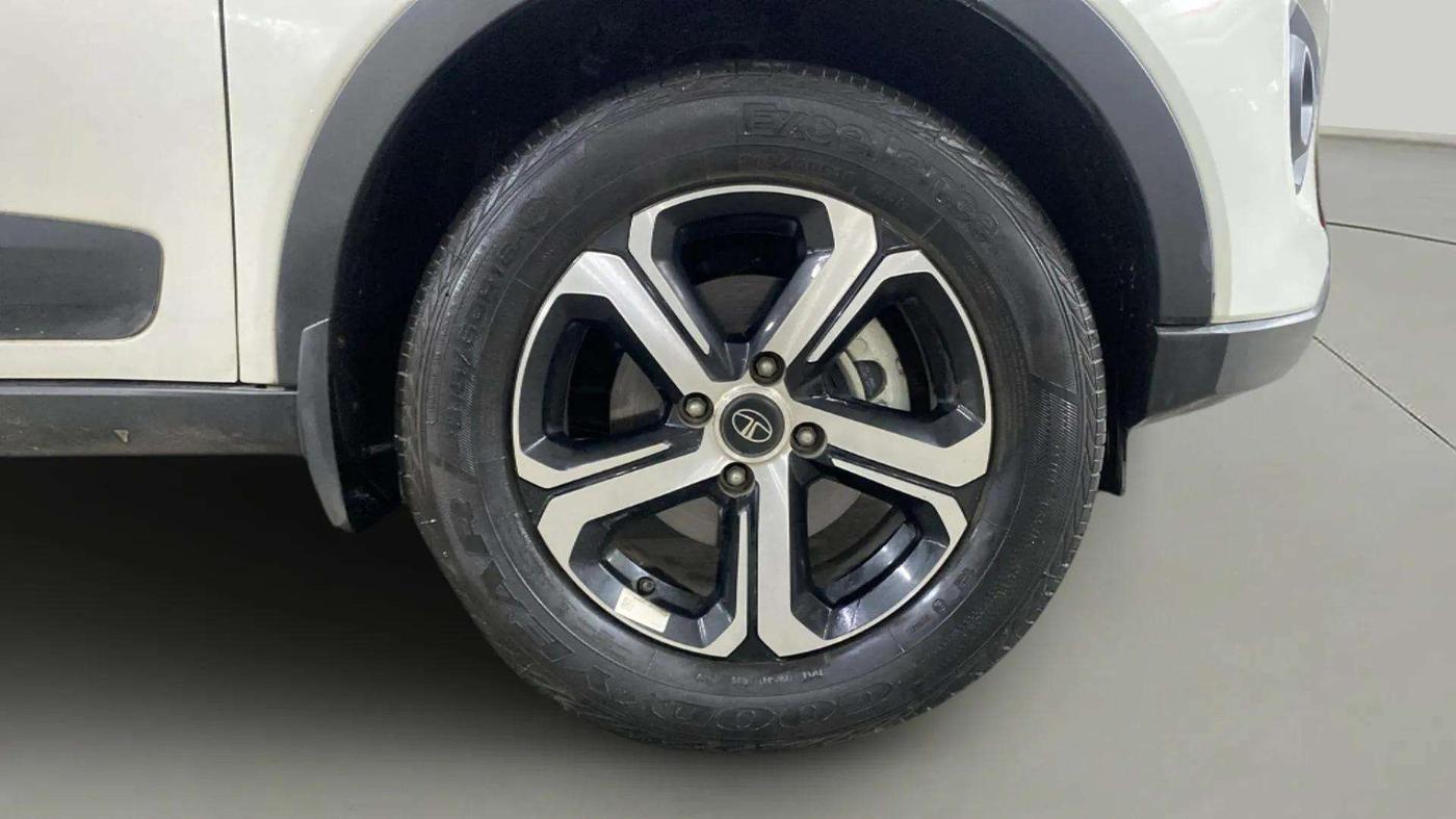 2023 Tata NEXON XZA PLUS SUNROOF PETROL, Petrol, Automatic, 10,637 km, Right Front Wheel