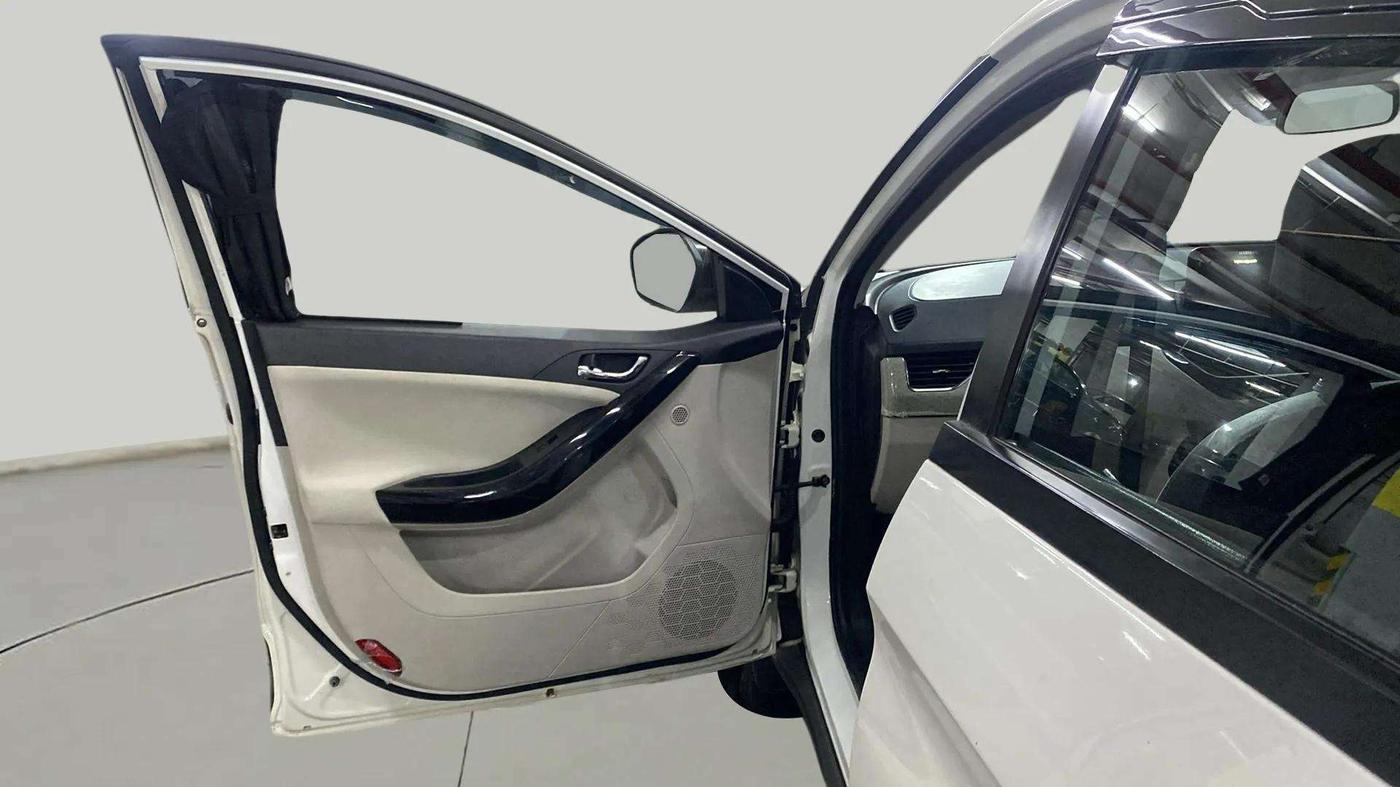 2023 Tata NEXON XZA PLUS SUNROOF PETROL, Petrol, Automatic, 10,637 km, LHS Front Door