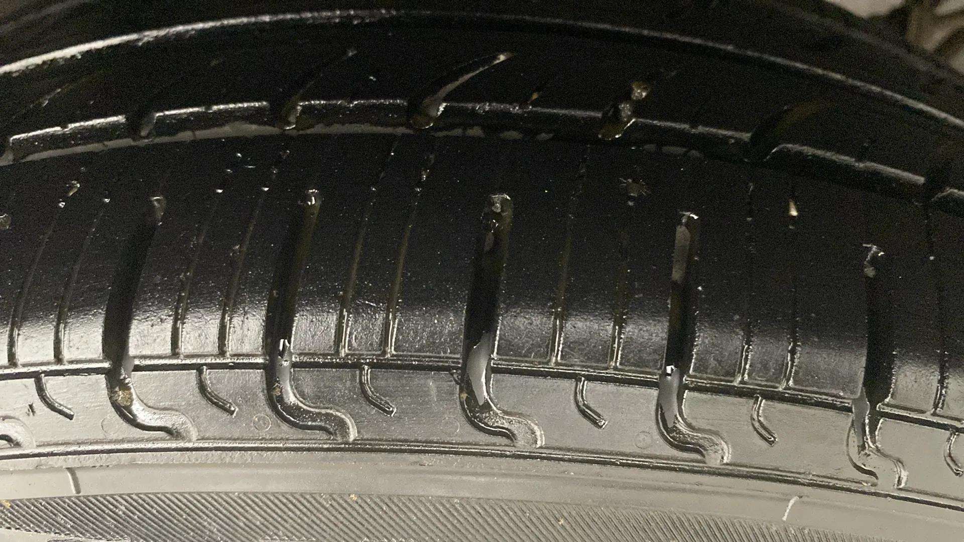 RHS-Front-Tyre-Tread-18