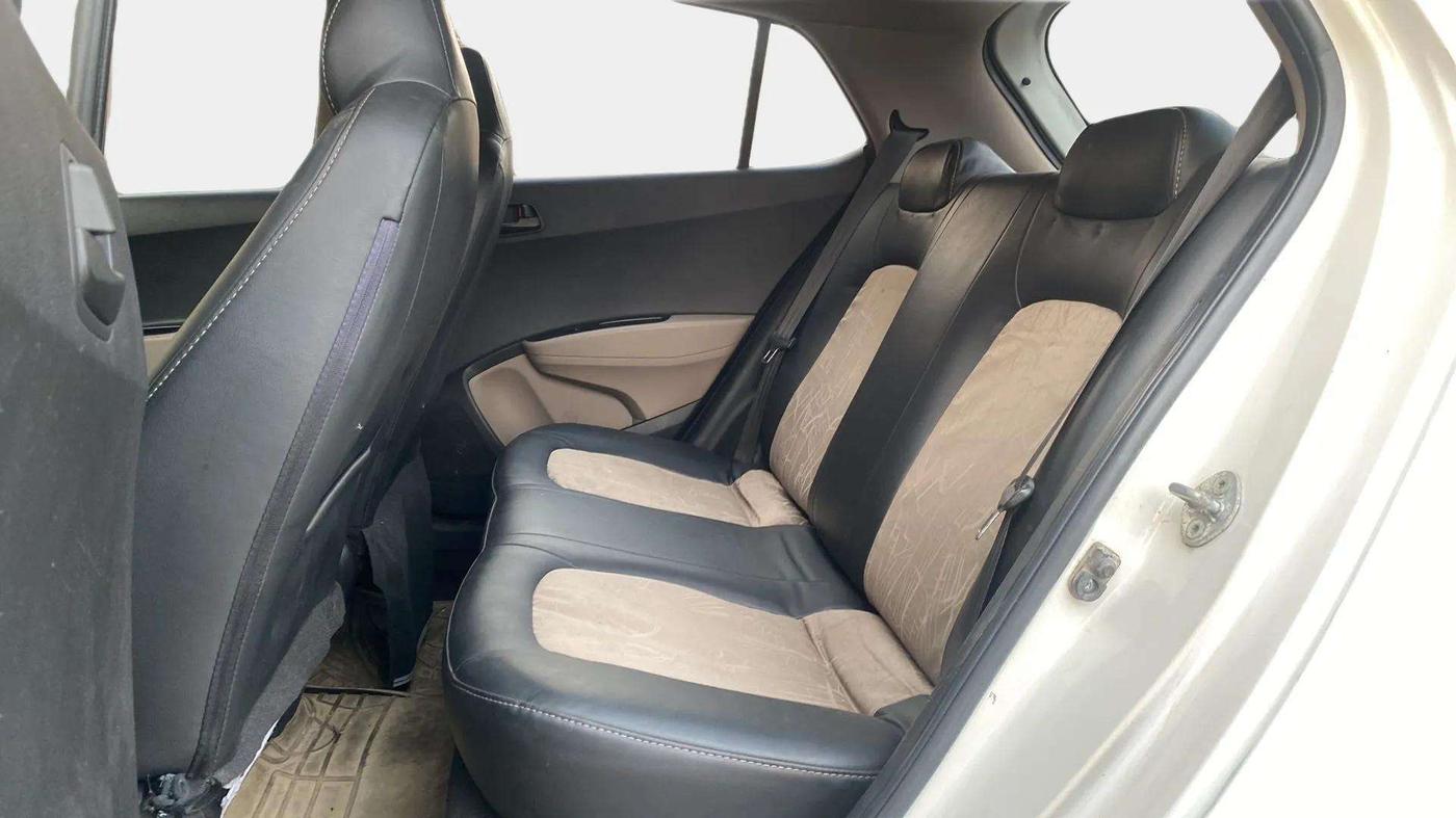 2015 Hyundai Grand i10 MAGNA 1.2 KAPPA VTVT, Petrol, Manual, 34,416 km, Right Side Rear Door Cabin