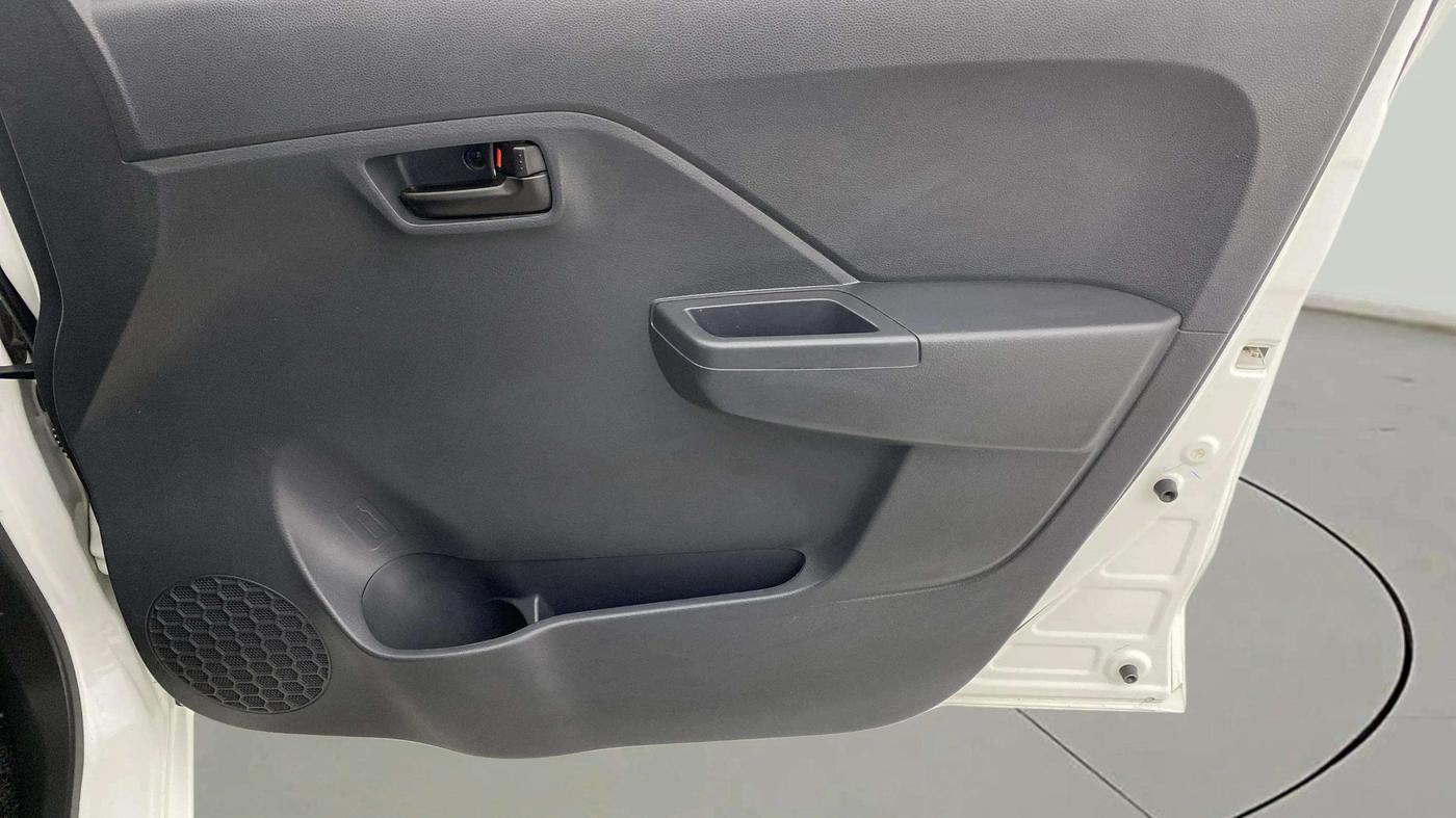 2024 Maruti Alto K10 VXI AMT, CNG, Automatic, 13,238 km, Driver Side Door Panels Control