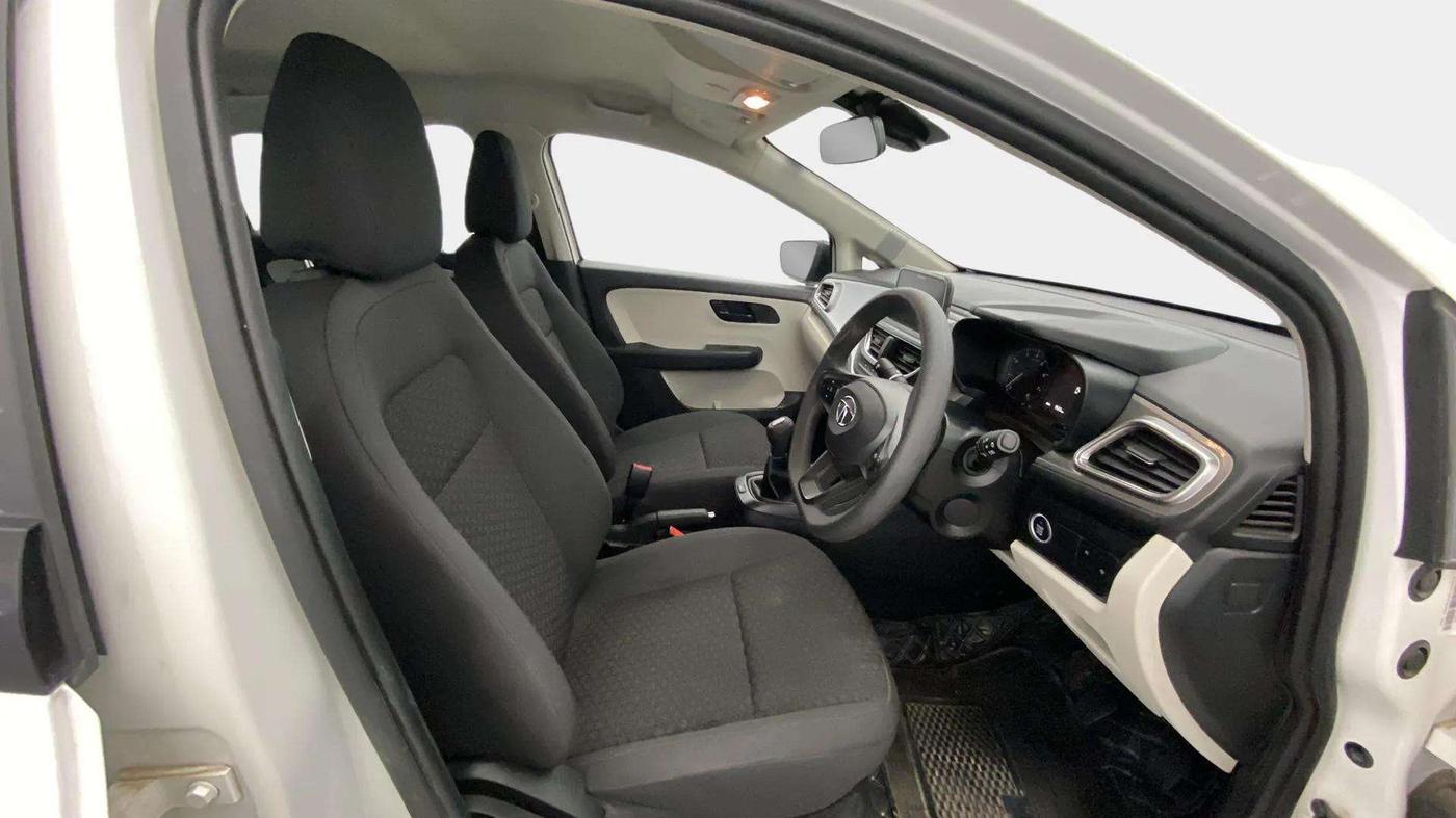 2023 Tata ALTROZ XT PETROL, Petrol, Manual, 9,659 km, Right Side Front Door Cabin