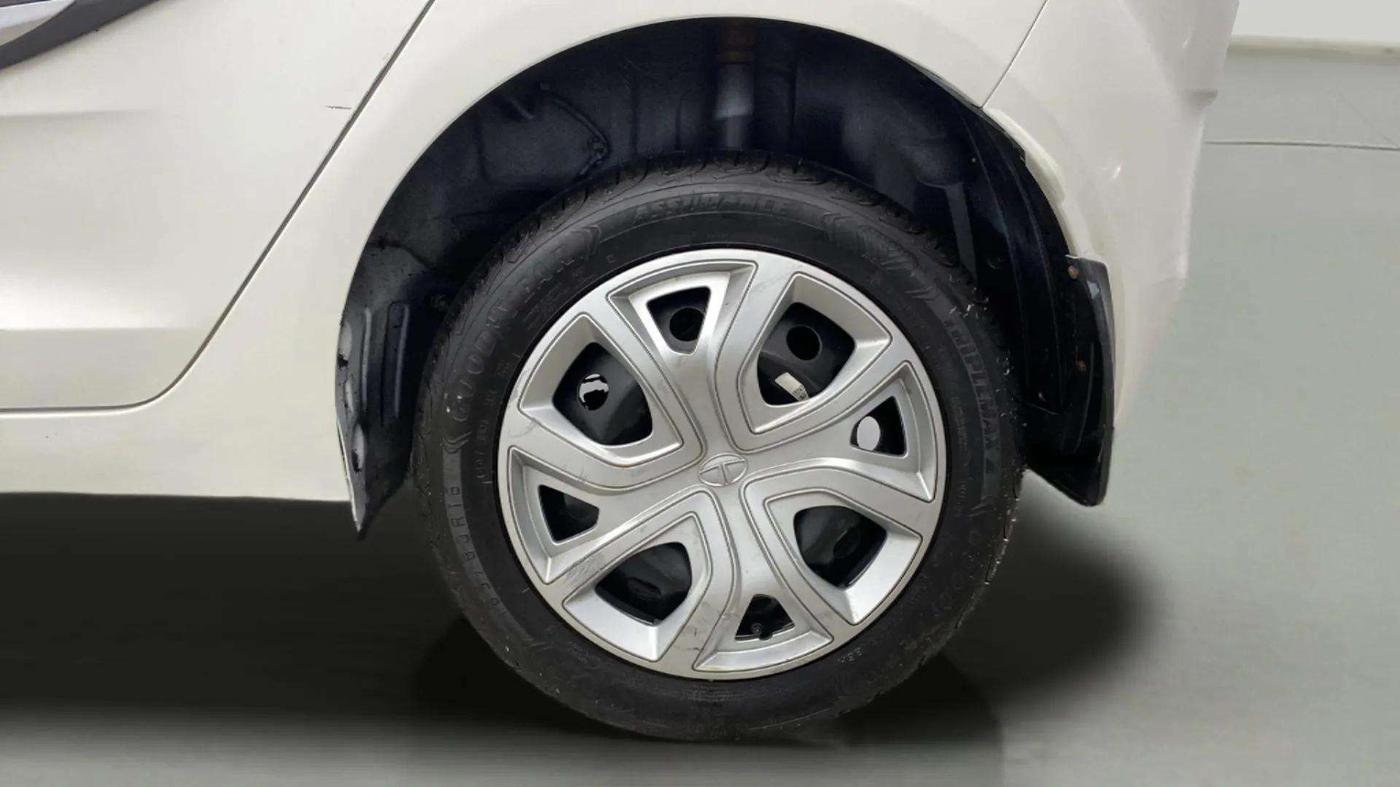 2023 Tata ALTROZ XT PETROL, Petrol, Manual, 9,659 km, Left Rear Wheel