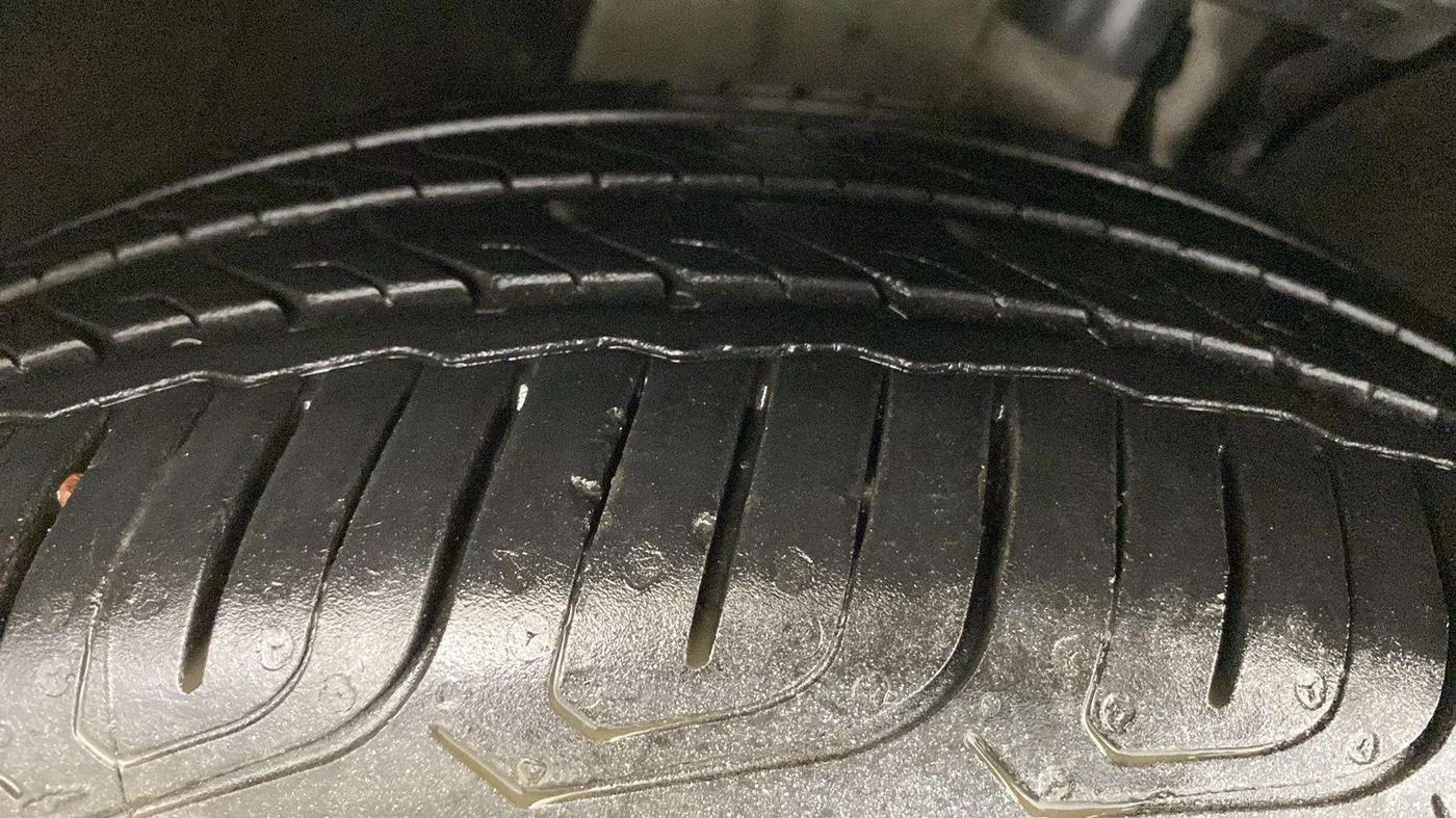 2023 Tata ALTROZ XT PETROL, Petrol, Manual, 9,659 km, Right Front Tyre Tread