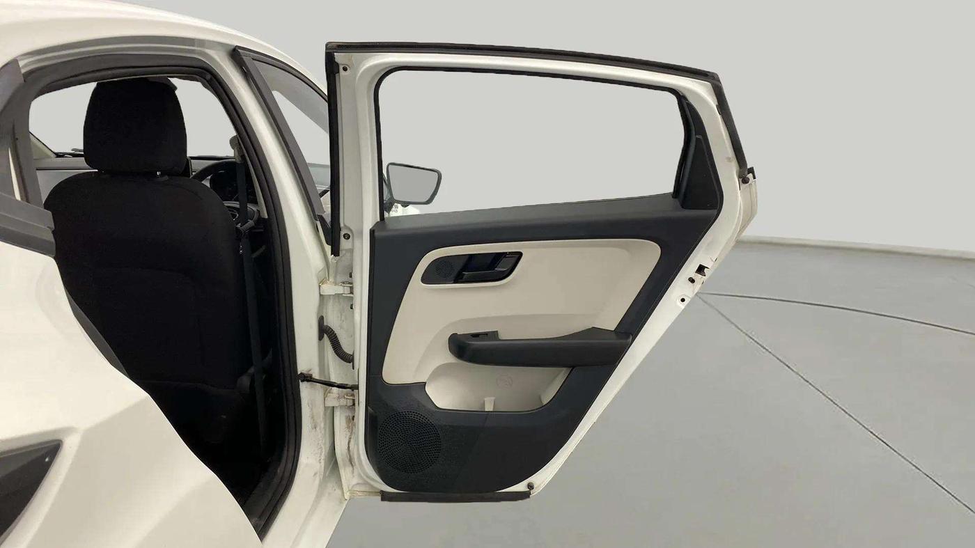 2023 Tata ALTROZ XT PETROL, Petrol, Manual, 9,659 km, RHS Rear Door