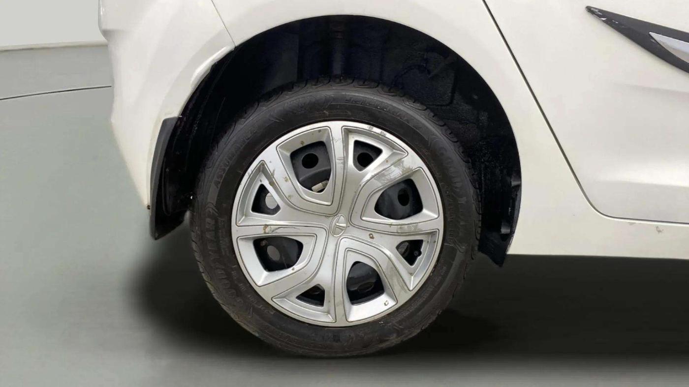 2023 Tata ALTROZ XT PETROL, Petrol, Manual, 9,659 km, Right Rear Wheel