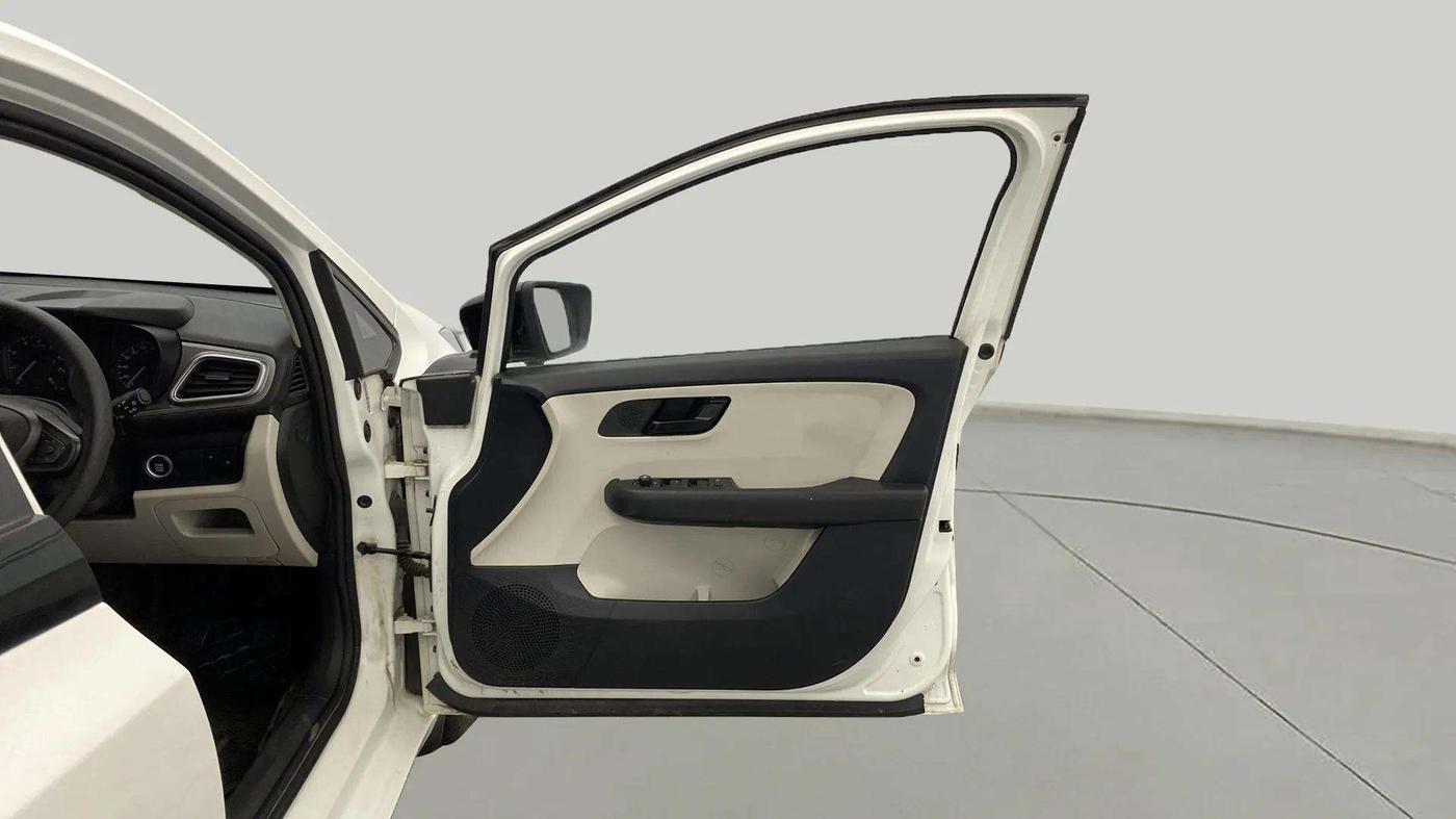 2023 Tata ALTROZ XT PETROL, Petrol, Manual, 9,659 km, RHS Front Door