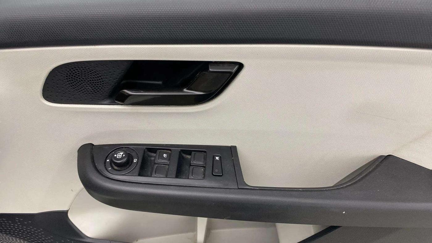 2023 Tata ALTROZ XT PETROL, Petrol, Manual, 9,659 km, Driver Side Door Panels Control