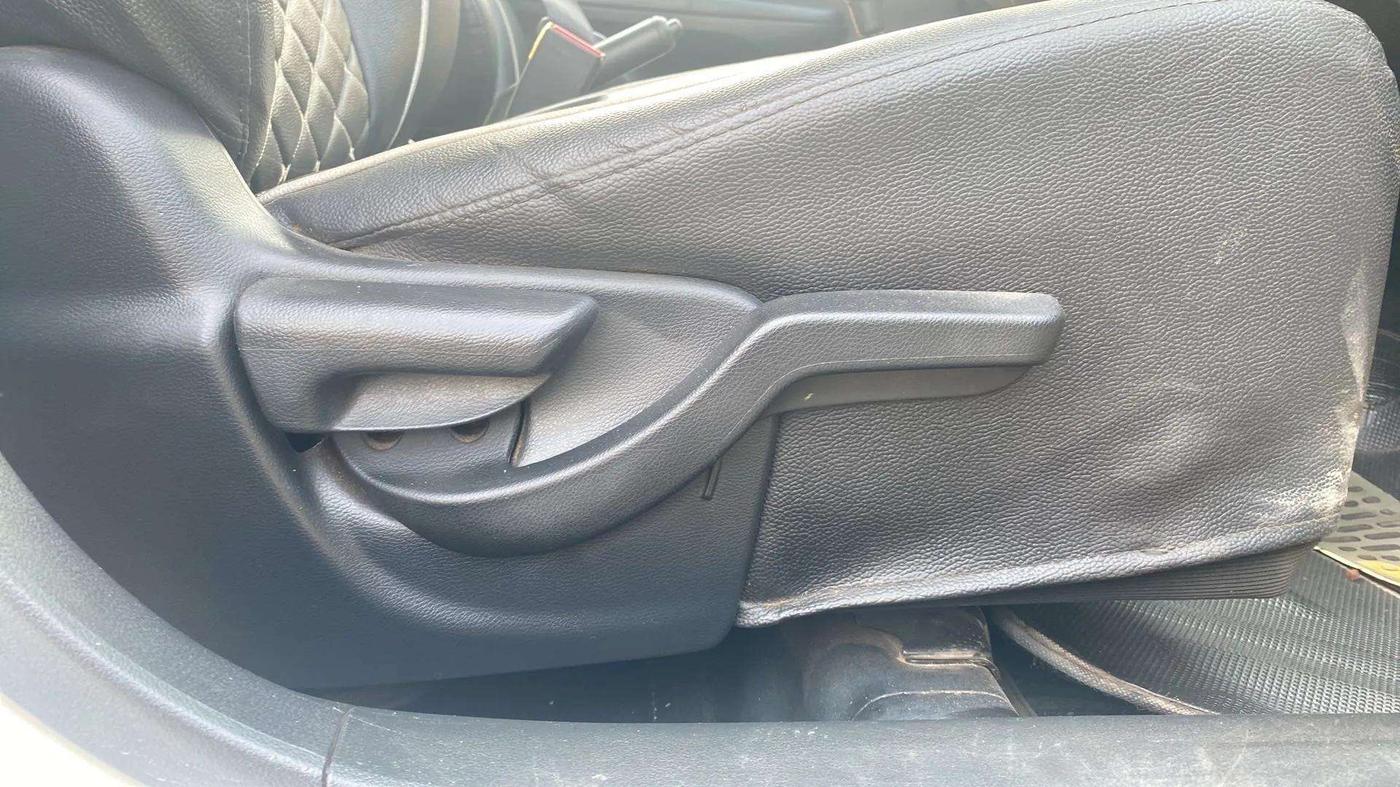 2018 Honda BR-V 1.5L I-VTEC V, Petrol, Manual, 85,344 km, Driver Side Adjustment Panel