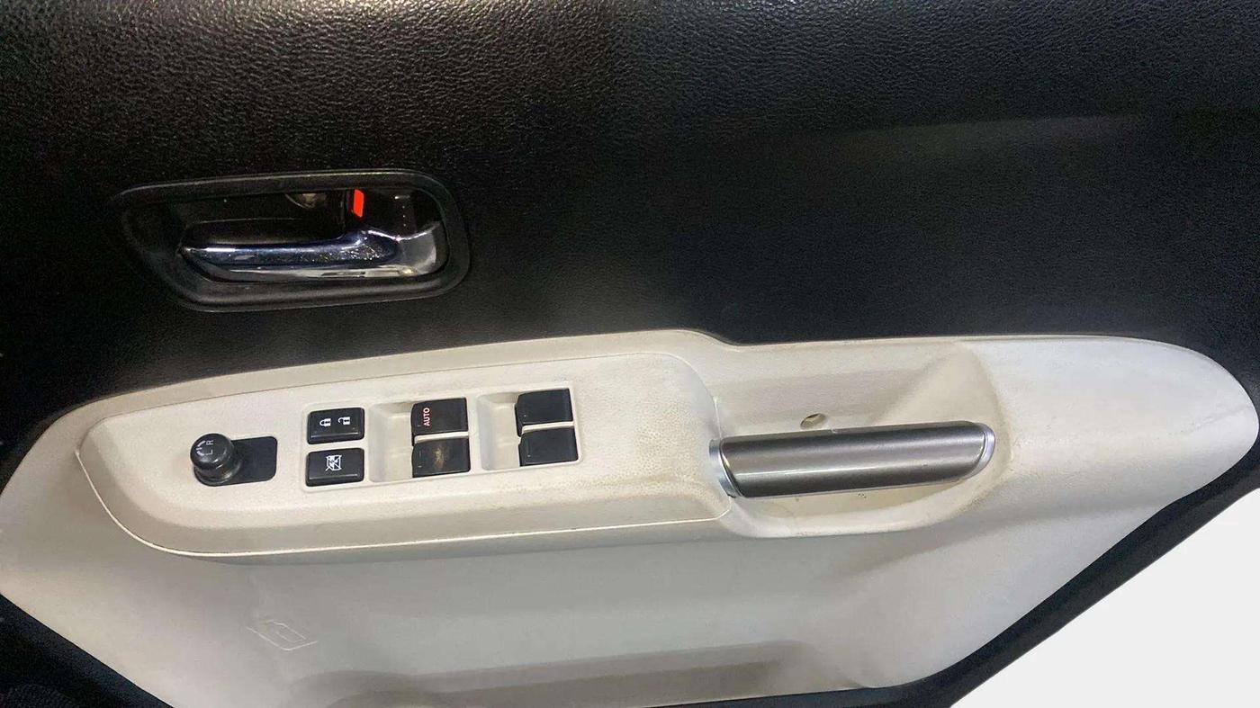 2018 Maruti IGNIS DELTA 1.2, Petrol, Manual, 29,878 km, Driver Side Door Panels Control