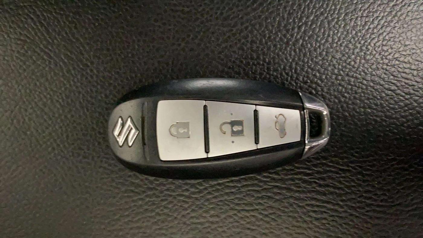 2015 Maruti Swift Dzire ZXI, Petrol, Manual, 68,451 km, Key Close Up