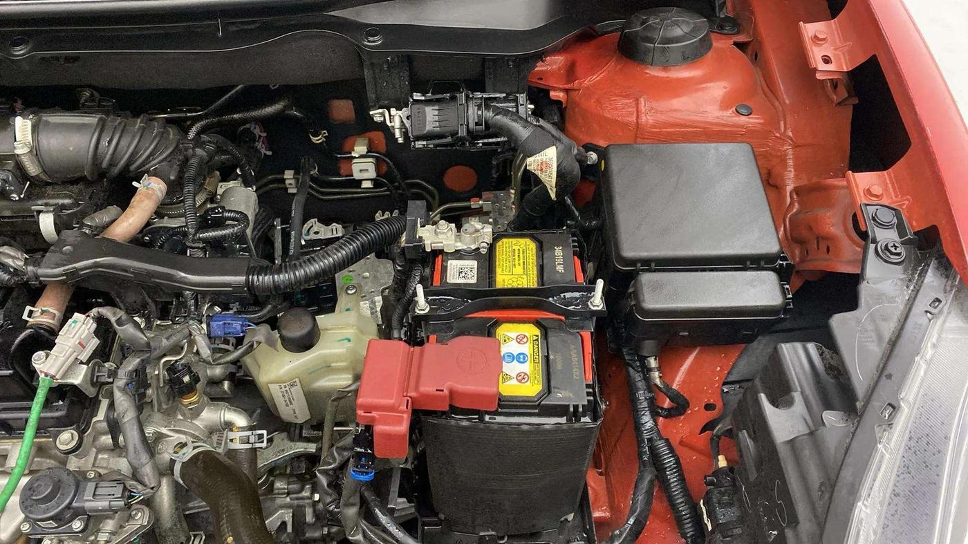 2023 Maruti Swift ZXI PLUS AMT DUAL TONE, Petrol, Automatic, 15,065 km, Engine View - Left