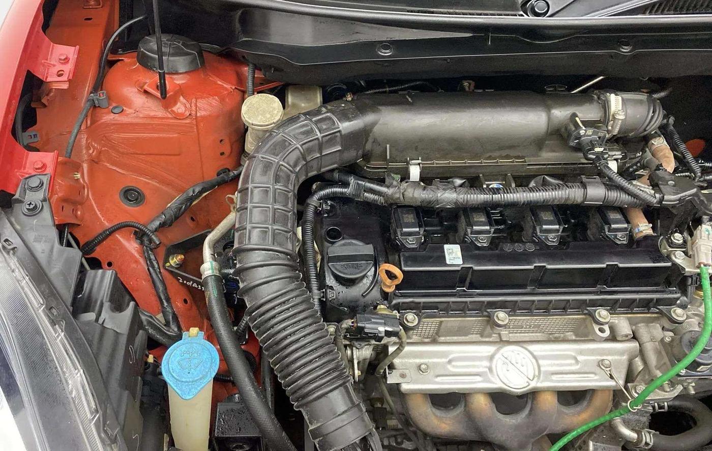 2023 Maruti Swift ZXI PLUS AMT DUAL TONE, Petrol, Automatic, 15,065 km, Engine View - Right