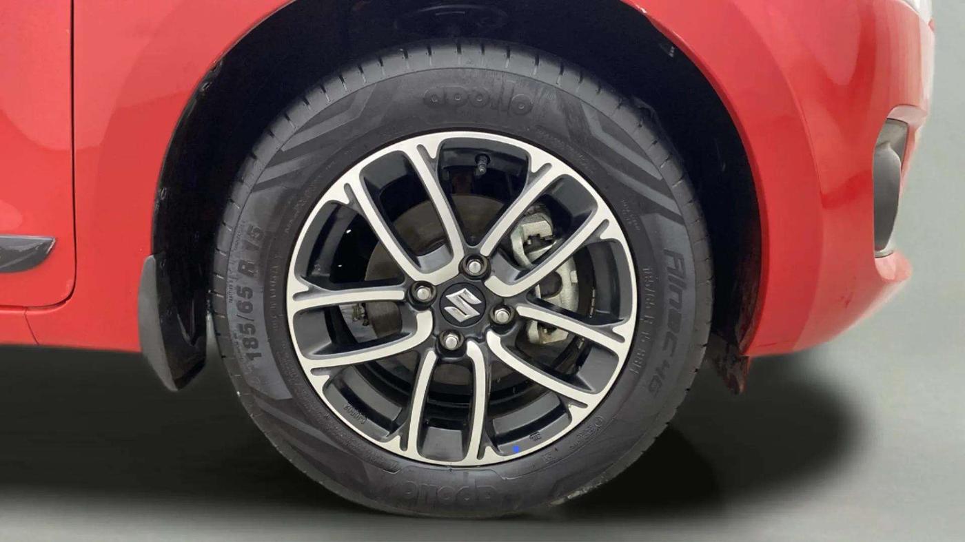 2023 Maruti Swift ZXI PLUS AMT DUAL TONE, Petrol, Automatic, 15,065 km, Right Front Wheel