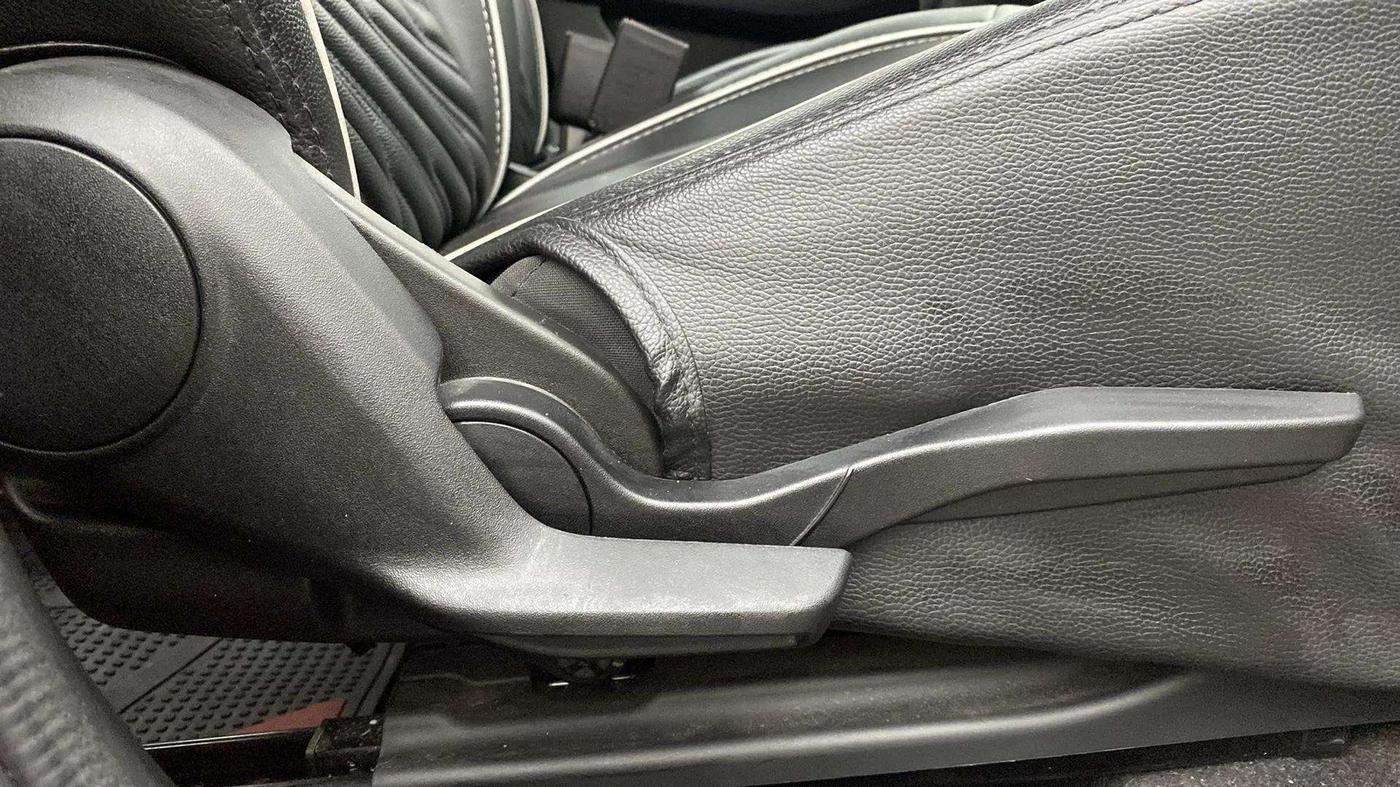 2023 Maruti Swift ZXI PLUS AMT DUAL TONE, Petrol, Automatic, 15,065 km, Driver Side Adjustment Panel