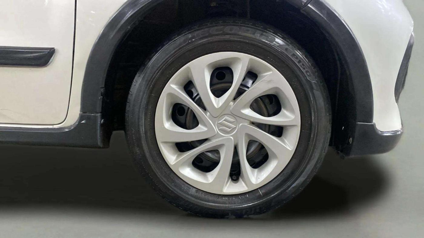 2022 Maruti Celerio VXI CNG, CNG, Manual, 64,739 km, Right Front Wheel