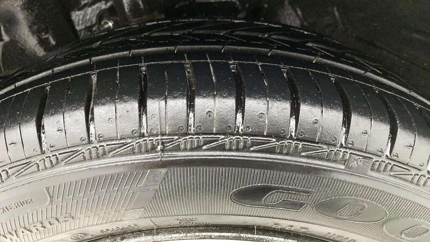 2015 Honda Amaze 1.2L I-VTEC S, Petrol, Manual, 32,022 km, Left Front Tyre Tread