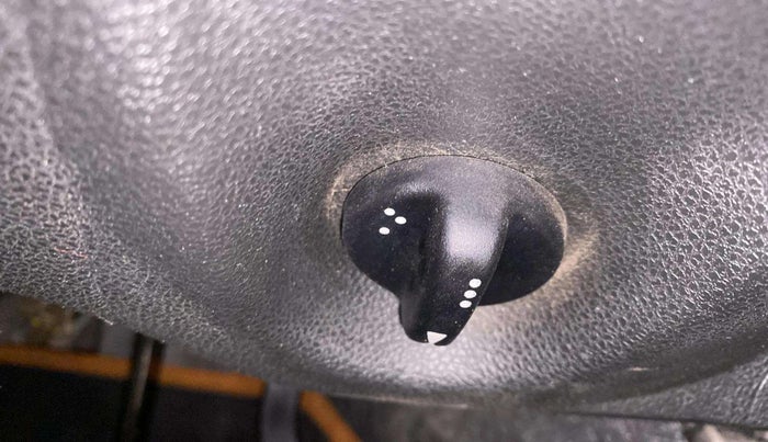 2020 Renault Kwid CLIMBER 1.0 AMT, Petrol, Automatic, 40,091 km, Dashboard - Headlight height adjustment not working