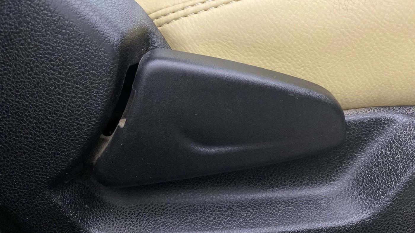 2020 Renault Kwid CLIMBER 1.0 AMT, Petrol, Automatic, 40,186 km, Driver Side Adjustment Panel