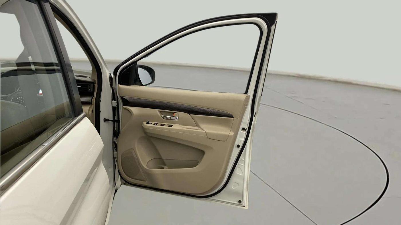 2023 Maruti Ertiga ZXI (O) CNG, CNG, Manual, 32,893 km, RHS Front Door