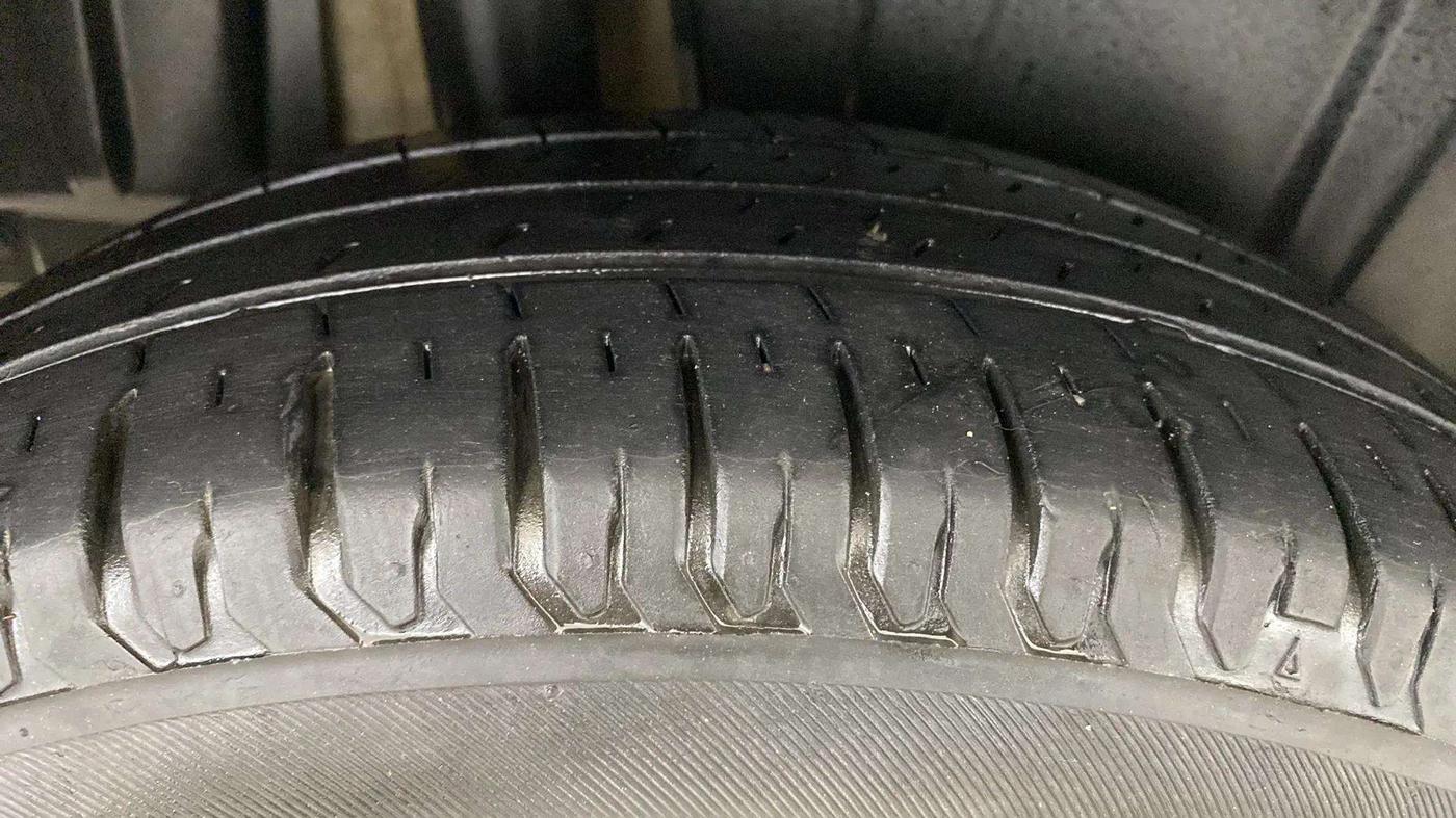 2023 Maruti Ertiga ZXI (O) CNG, CNG, Manual, 32,893 km, Right Rear Tyre Tread