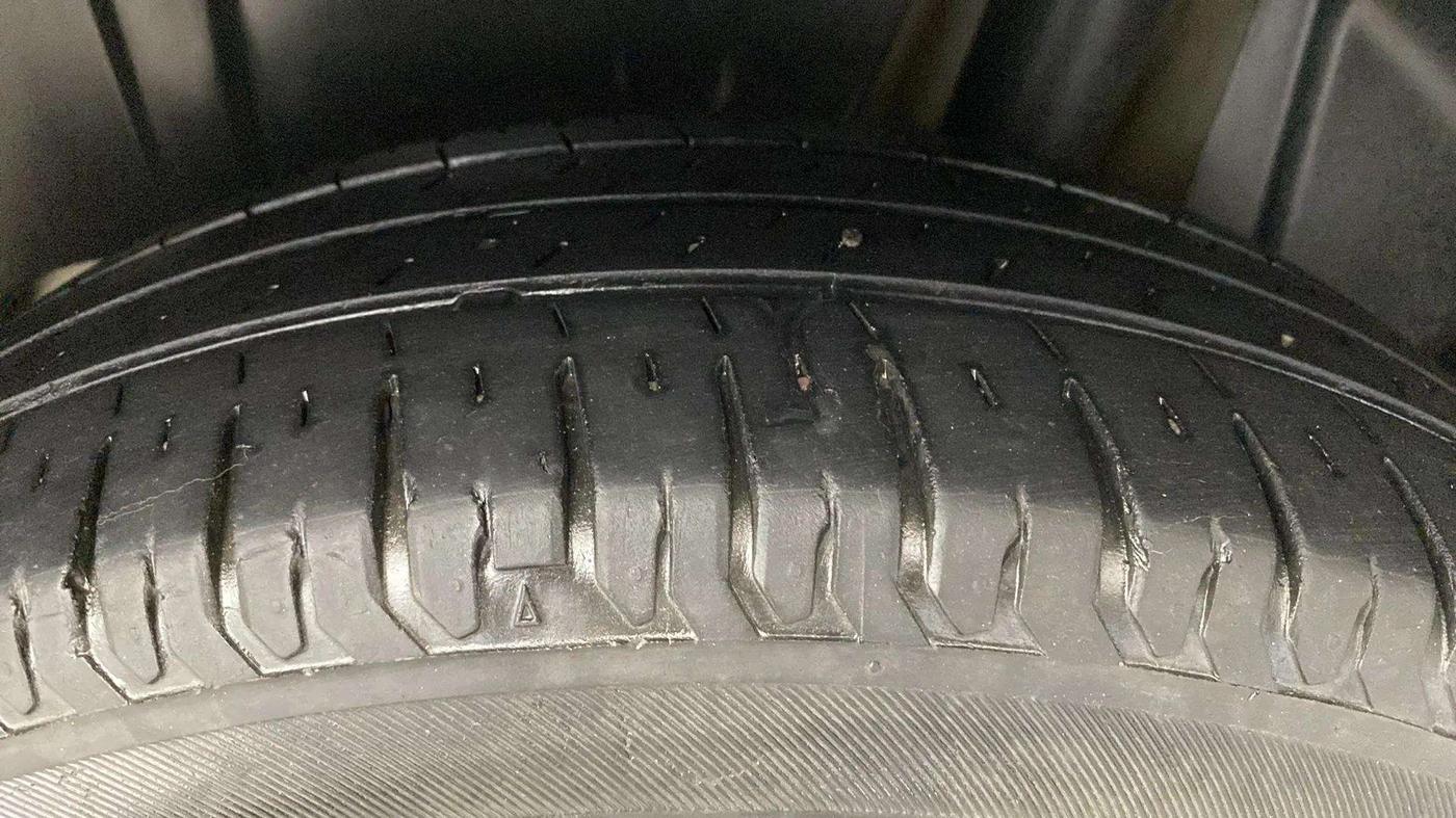 2023 Maruti Ertiga ZXI (O) CNG, CNG, Manual, 32,893 km, Left Rear Tyre Tread