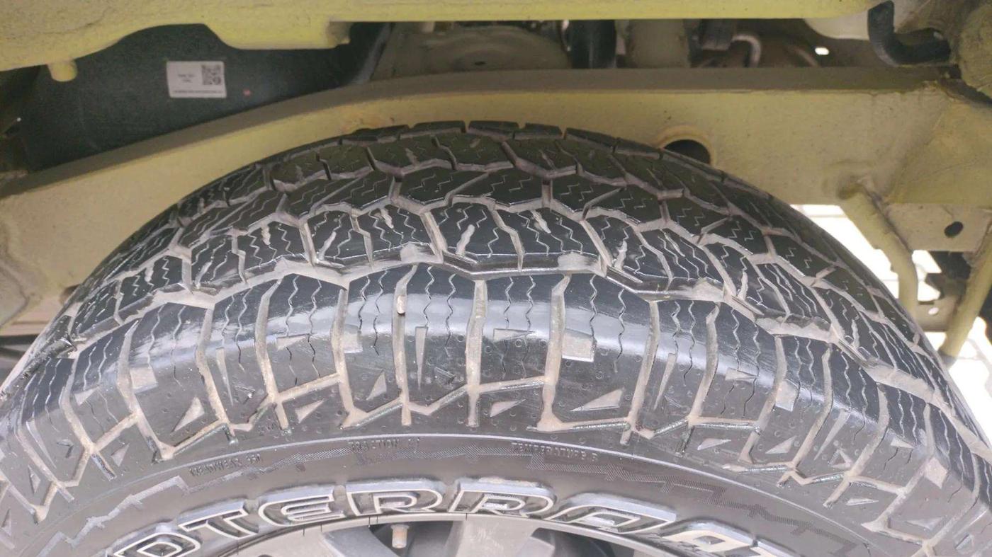 2023 Maruti JIMNY ALPHA ALL GRIP PRO AT DUAL TONE, Petrol, Automatic, 12,021 km, Left Rear Tyre Tread