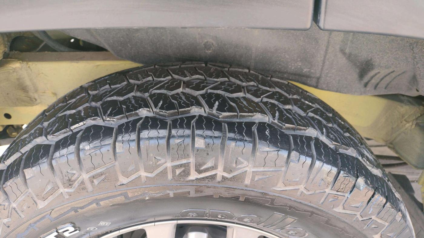 2023 Maruti JIMNY ALPHA ALL GRIP PRO AT DUAL TONE, Petrol, Automatic, 12,021 km, Right Rear Tyre Tread