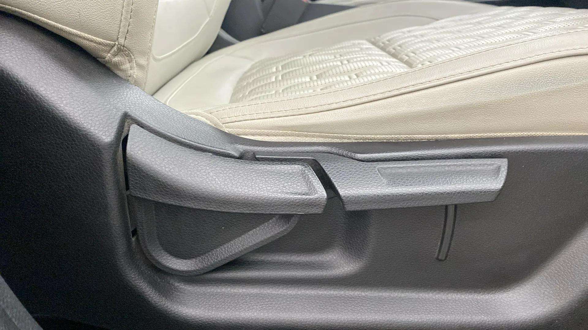 Driver-side-adjustment-panel-40