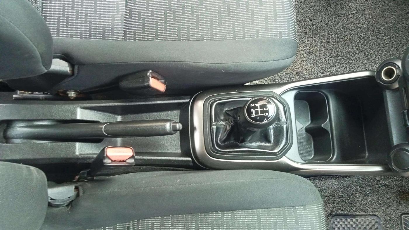 2018 Maruti IGNIS SIGMA 1.2, Petrol, Manual, 63,778 km, Gear Lever