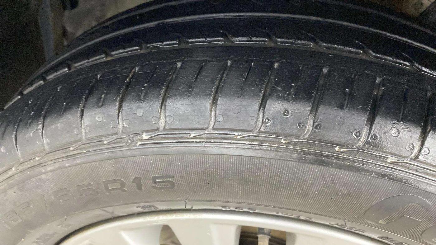 2021 Maruti Ciaz ZETA 1.5 SHVS MT PETROL, Petrol, Manual, 22,046 km, Left Rear Tyre Tread