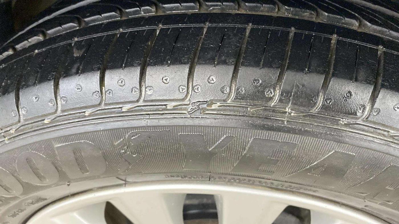 2021 Maruti Ciaz ZETA 1.5 SHVS MT PETROL, Petrol, Manual, 22,046 km, Left Front Tyre Tread