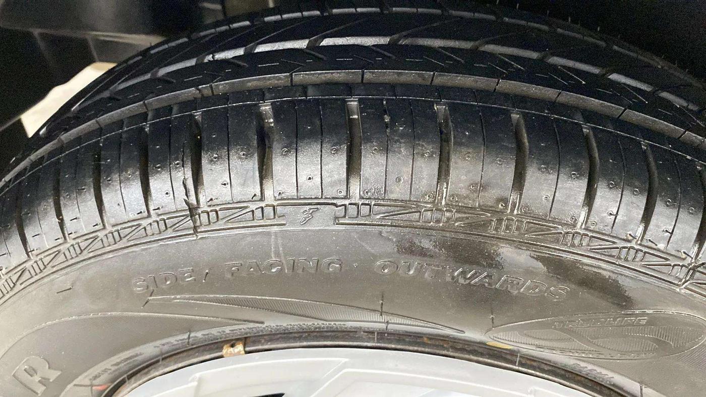 2019 Maruti Dzire VXI, Petrol, Manual, 40,139 km, Left Front Tyre Tread