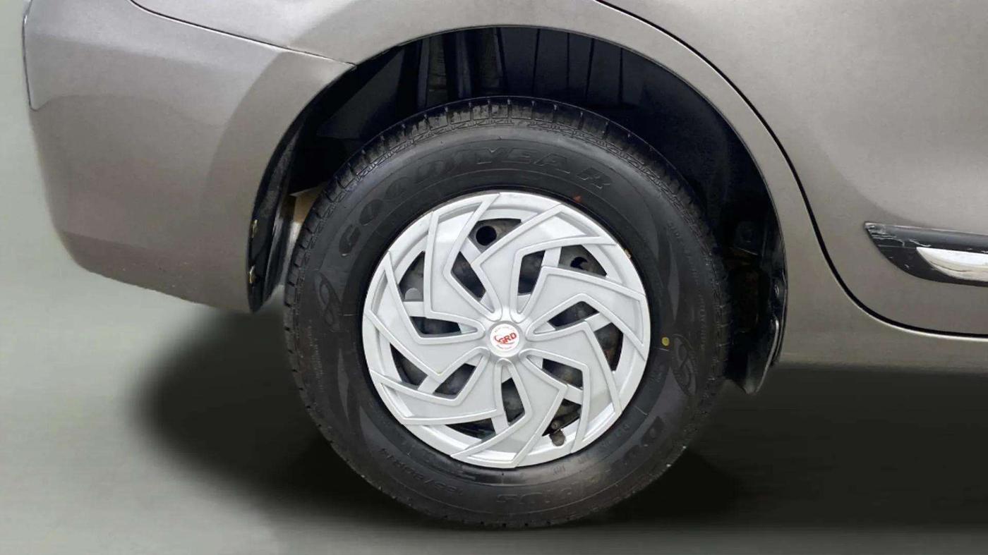 2019 Maruti Dzire VXI, Petrol, Manual, 40,139 km, Right Rear Wheel