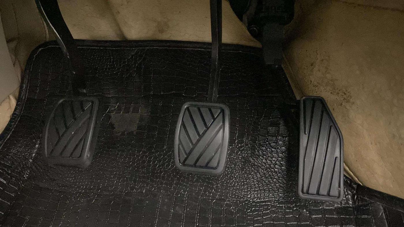 2019 Maruti Dzire VXI, Petrol, Manual, 40,139 km, Pedals