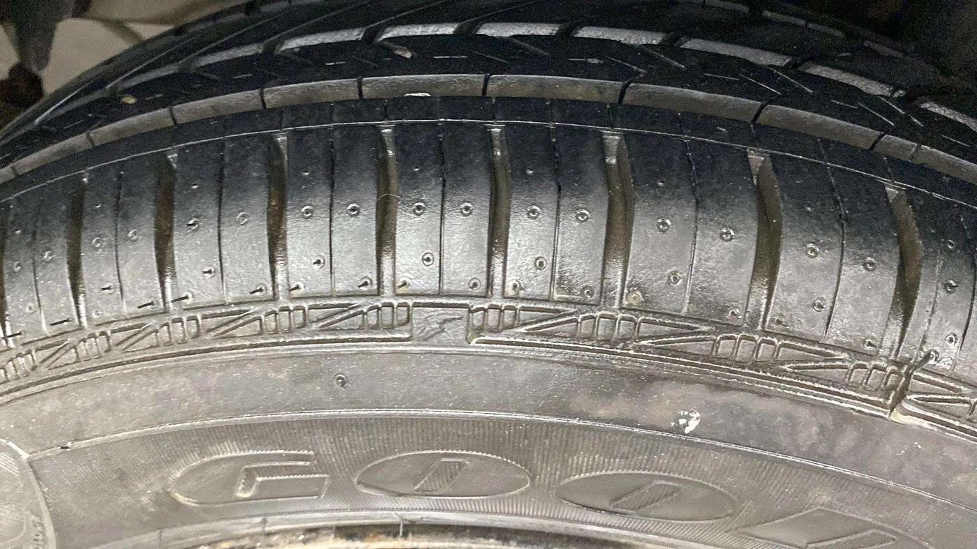 2019 Maruti Dzire VXI, Petrol, Manual, 40,139 km, Right Rear Tyre Tread