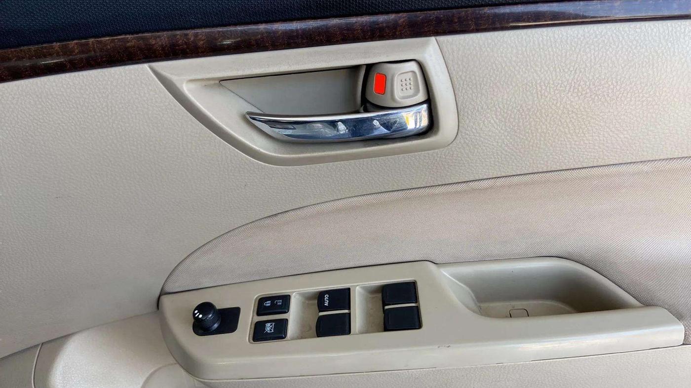 2014 Maruti Swift Dzire VXI, Petrol, Manual, 68,884 km, Driver Side Door Panels Control
