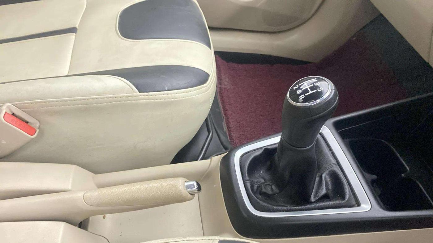 2018 Maruti Dzire VXI, Petrol, Manual, 38,536 km, Gear Lever
