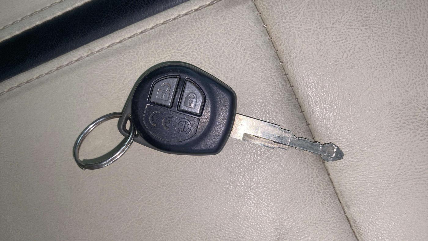 2018 Maruti Dzire VXI, Petrol, Manual, 38,536 km, Key Close Up