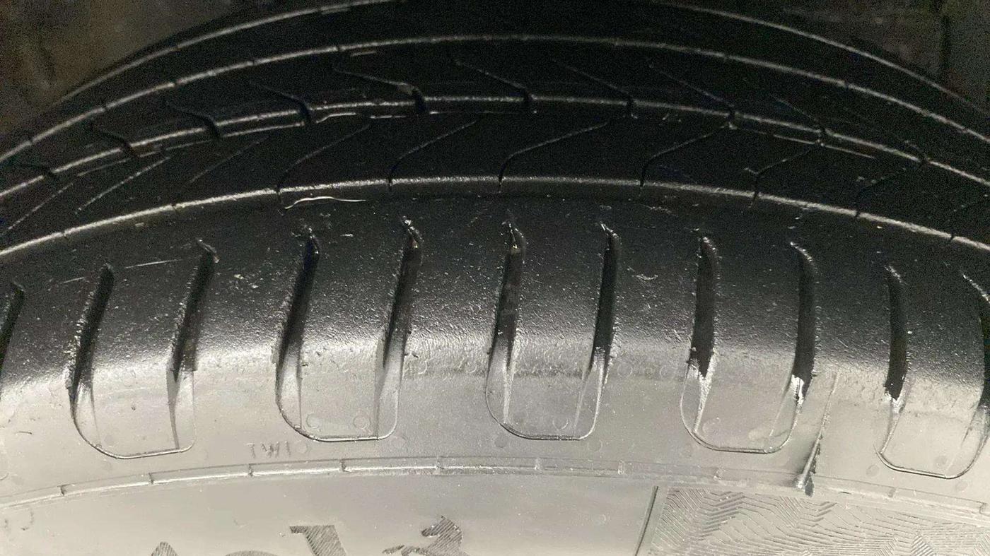 2016 Maruti Swift Dzire ZDI AMT, Diesel, Automatic, 67,579 km, Right Front Tyre Tread