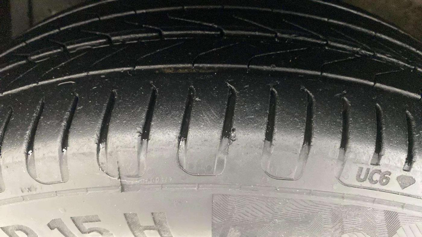 2016 Maruti Swift Dzire ZDI AMT, Diesel, Automatic, 67,579 km, Left Front Tyre Tread