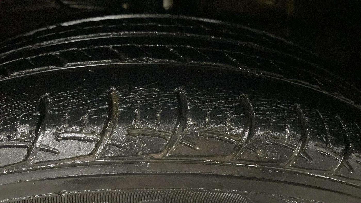 2017 Maruti Baleno DELTA PETROL 1.2, Petrol, Manual, 49,275 km, Left Front Tyre Tread