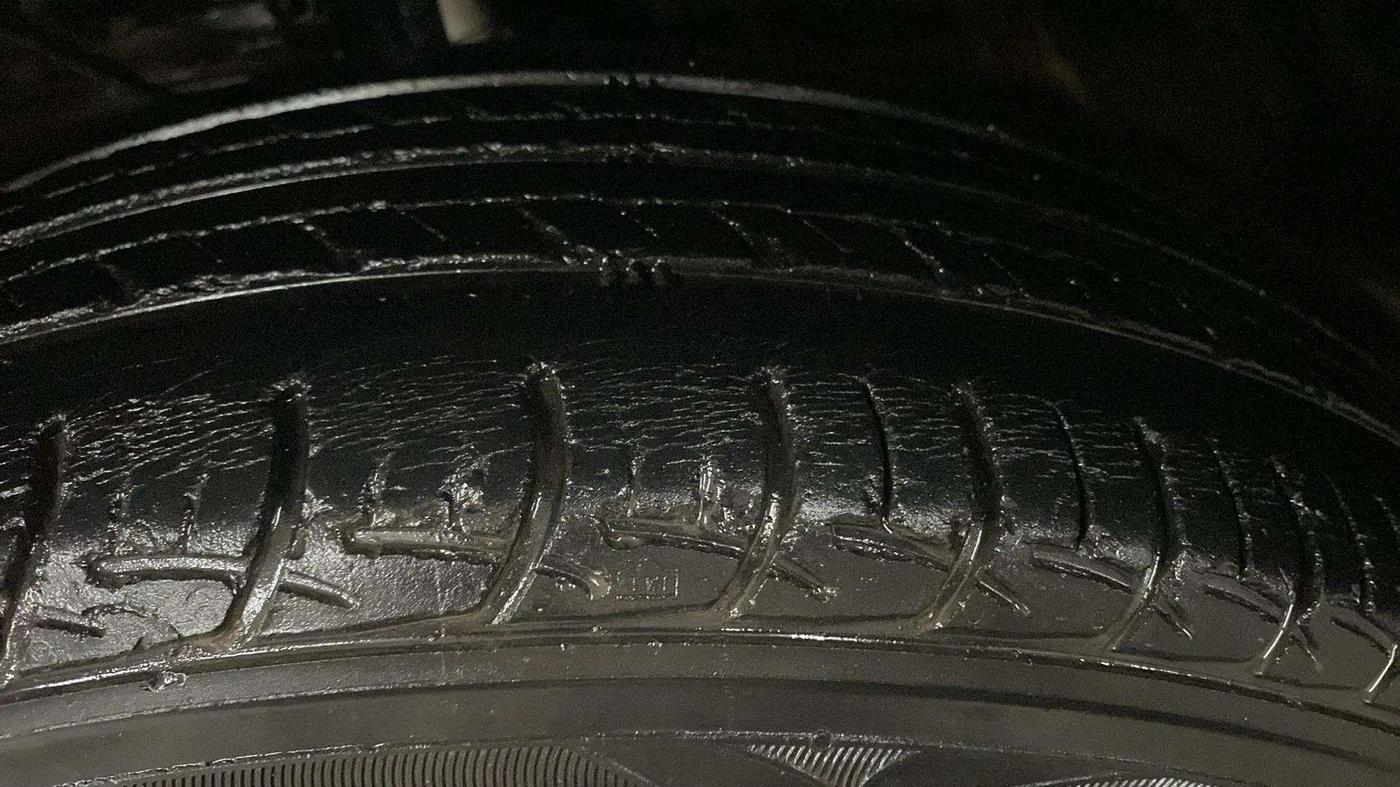 2017 Maruti Baleno DELTA PETROL 1.2, Petrol, Manual, 49,275 km, Right Front Tyre Tread